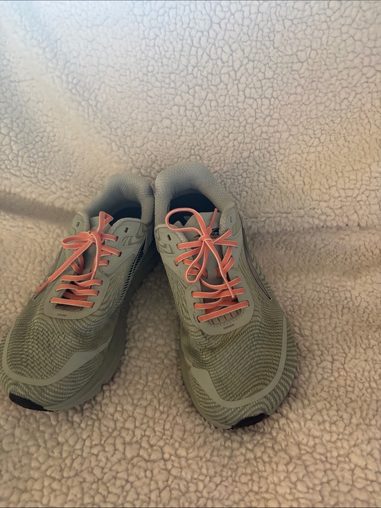 Altra Shoes - Altra Women's Light Green Athletic Shoes with Pink Laces